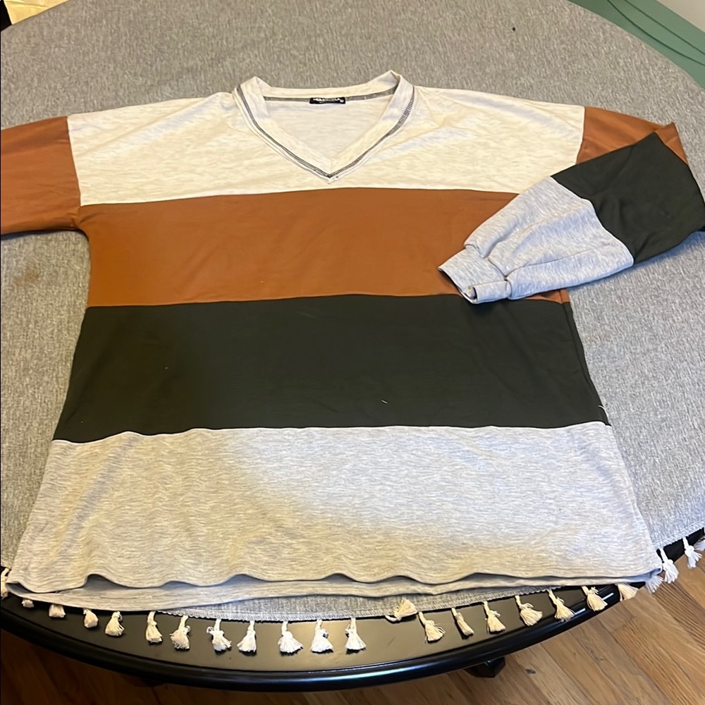 HEIMISH USA V-Neck Top with Contrast Stitching